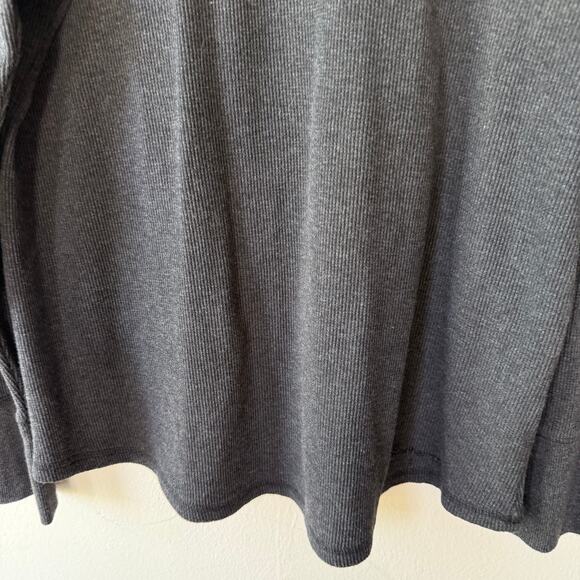 Carhartt Size XL Gray Waffle knit pullover top with cuff button detail A++ - Picture 4 of 10
